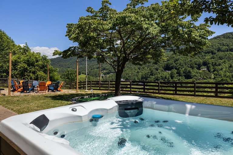 Private Hot Tub w/ Mountain Views