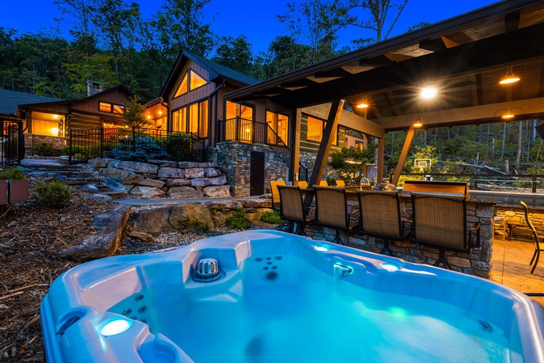 Evening Retreat: Hot Tub & Al Fresco Dining