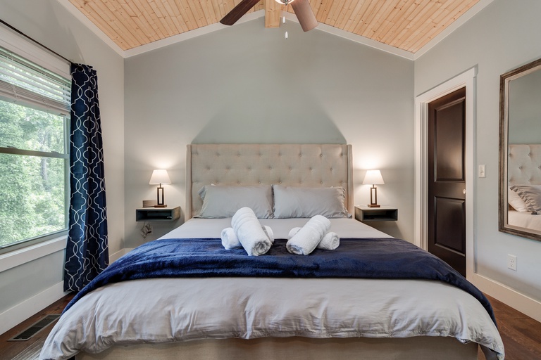 Main Level - Main Suite/Bedroom 1 - King Bed