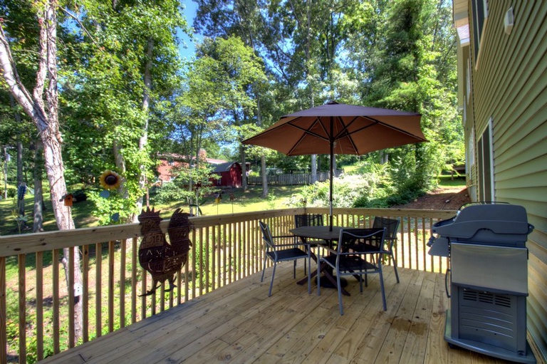 Outdoor Dining & Grill