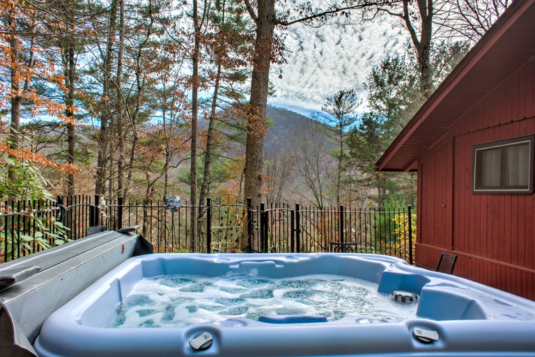 Hot Tub w/ Mountain Views at Hoot on The Hill