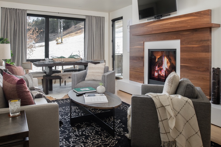 One Town Hill 406 | Outpost