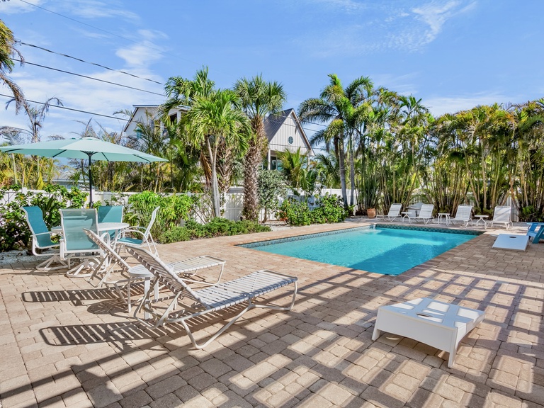 Pink Palm Bungalow Photo