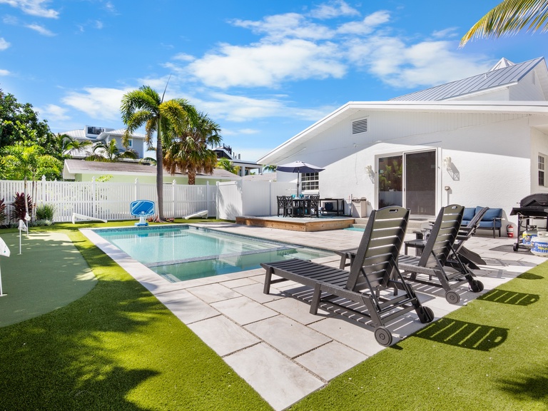 A Charming Beach Cottage on Elm Photo