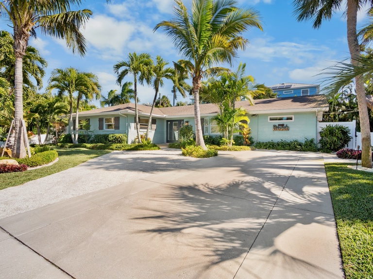 Blue Coral Beach House Photo