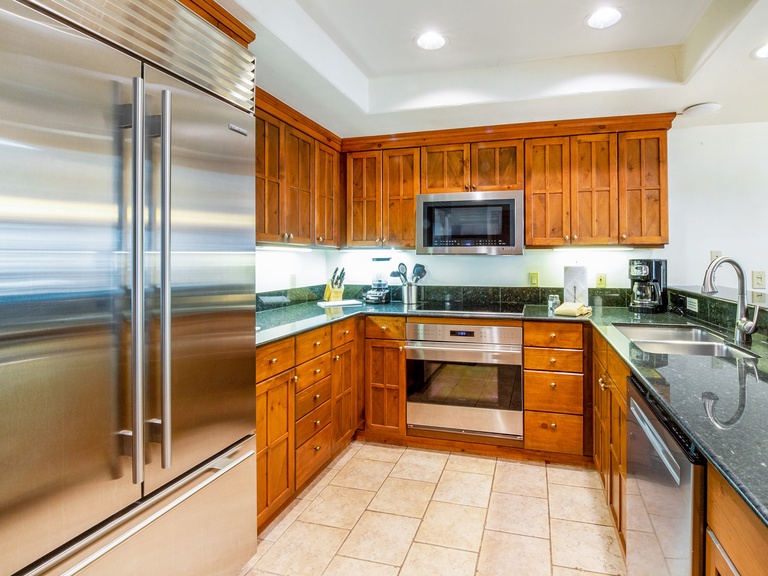Three bedroom, three bathroom penthouse condo 2