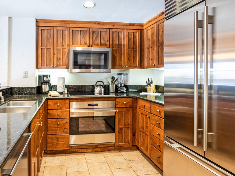 Two bedroom, two bathroom condo 2