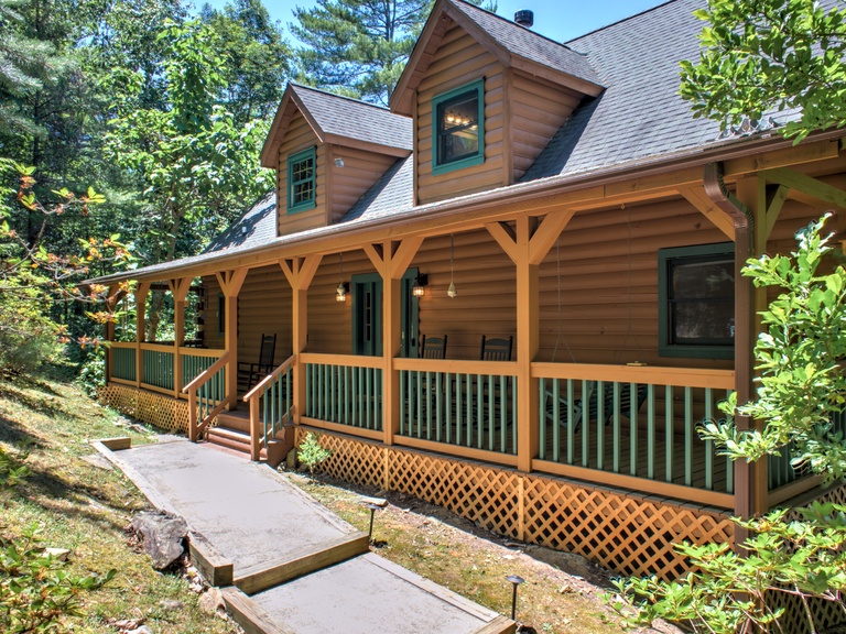 A Mountain Oaks Cabin