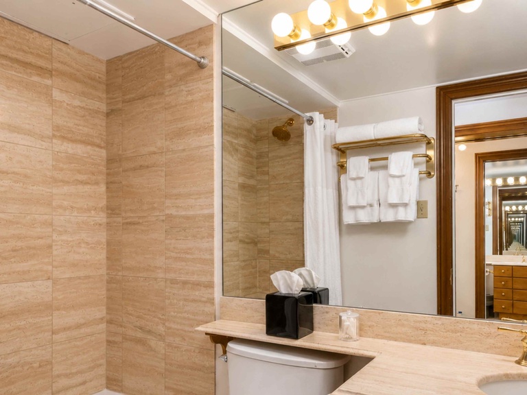 Double Queen Room 4