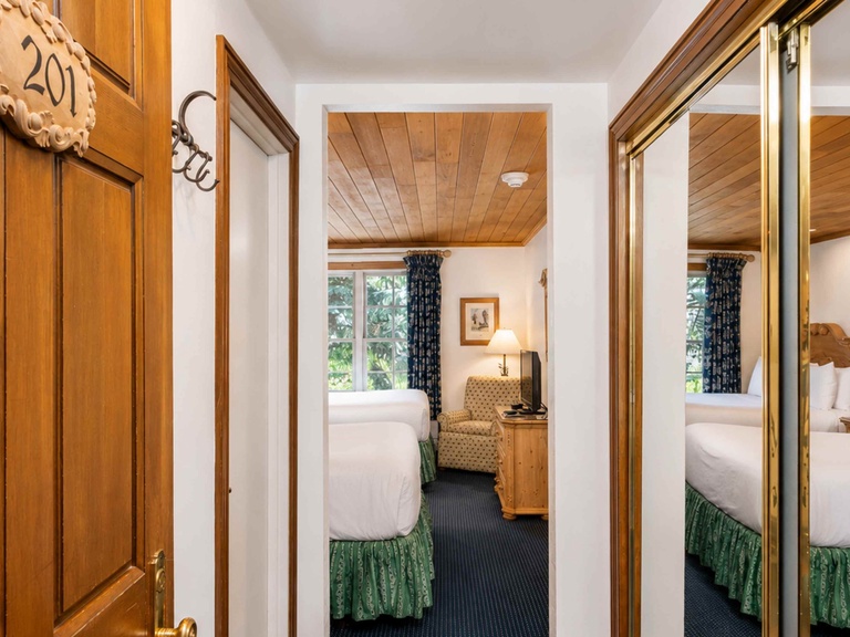 Double Queen Room 3