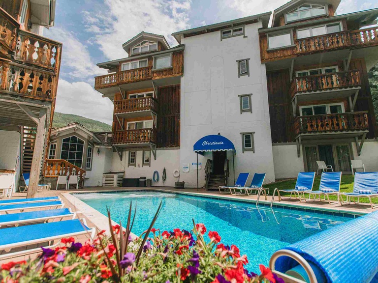 Mountain View Suite with fireplace 5