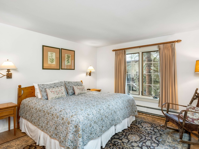 Chateau Christian | 220 3