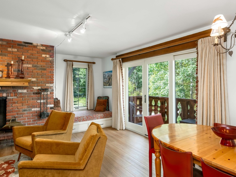 Chateau Christian | 220 4