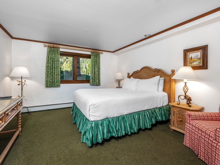 Garden level Queen Room 4