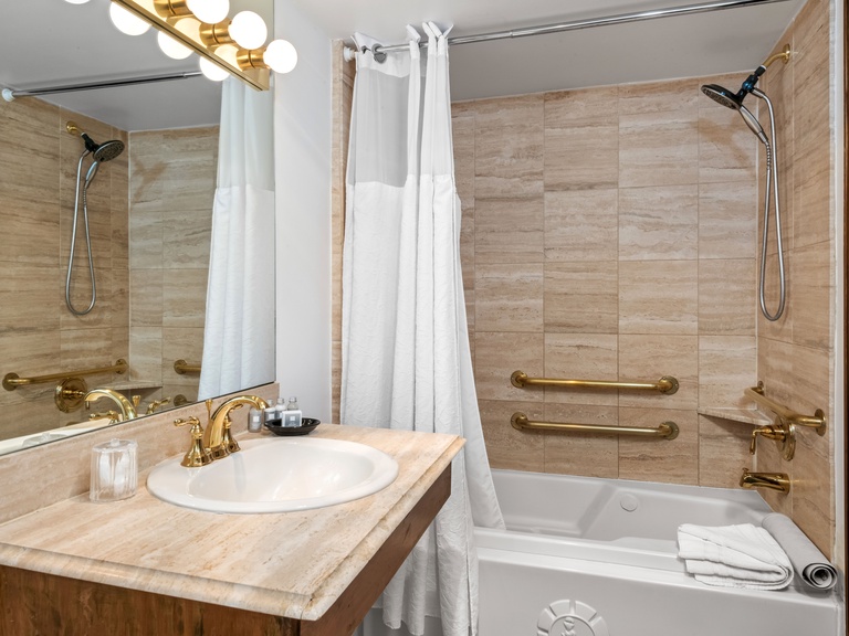 Garden level Queen Room 2