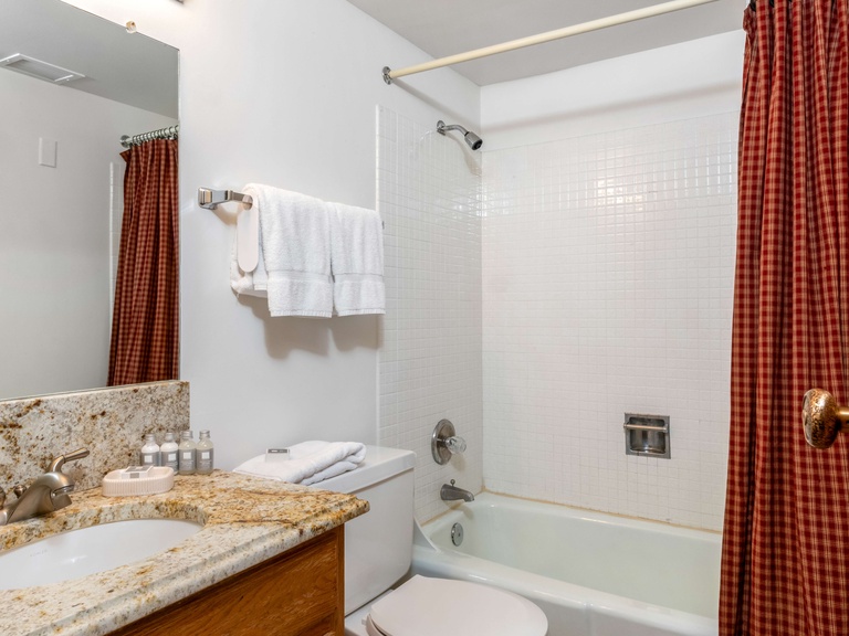 Chateau Christian | 220 5