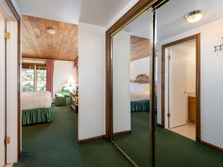 Village View King Room 4