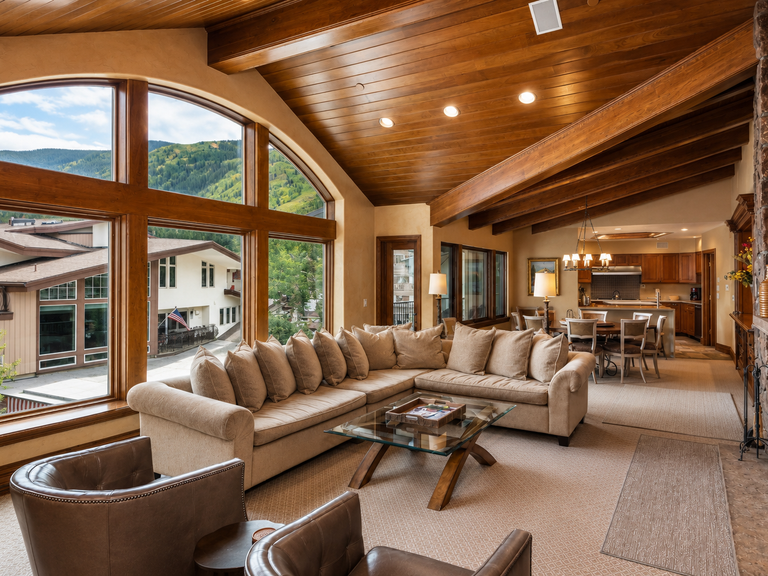 Plaza Lodge | 7