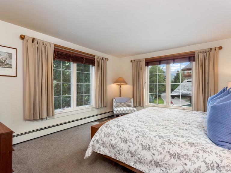 Chateau Christian | 210 3