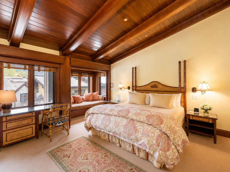 Plaza Lodge | 7 5