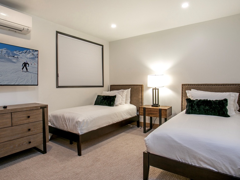 Vail Center Place | 2 4