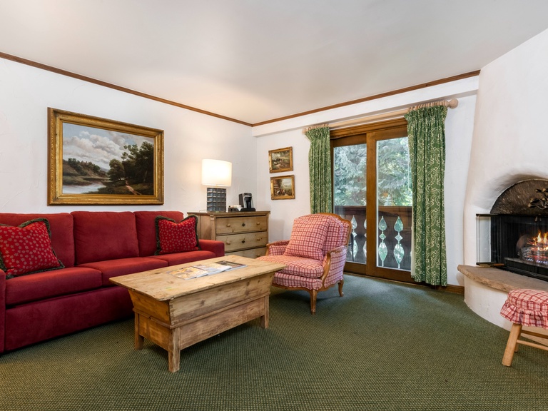 Mountain View Suite with fireplace 2
