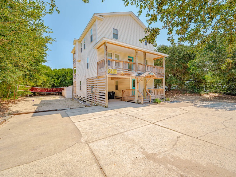 Featured Property 704 | Beachy Keen