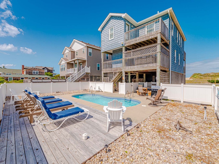 Featured Property 824 | Lighthouse Cottage
