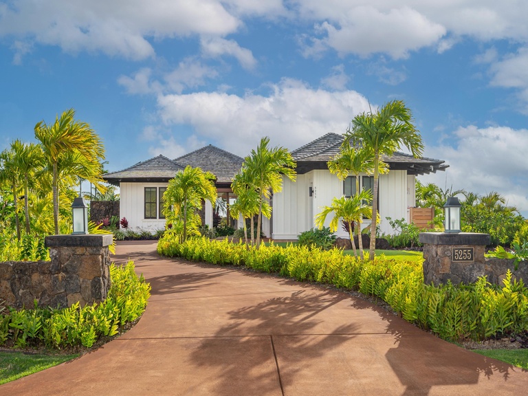 Kilohana Makai Luxury 4 Bedroom Home w/Private Pool 2