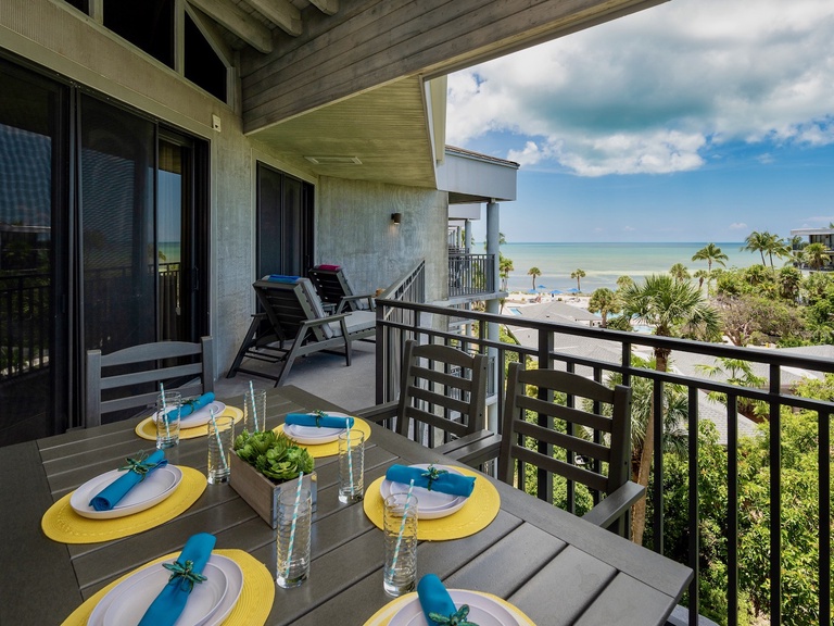 SUITE SANCTUARY @ THE BEACH Oceanfront Condo and Pool + LAST KEY SERVICES...: vacation rental in Key West, Key West and Florida Keys