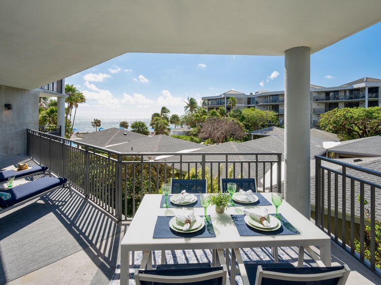 FOLLOW THE SUN @ THE BEACH Ocean Condo / Pool and Tennis + LAST KEY SERVICES..: vacation rental in Key West, Key West and Florida Keys
