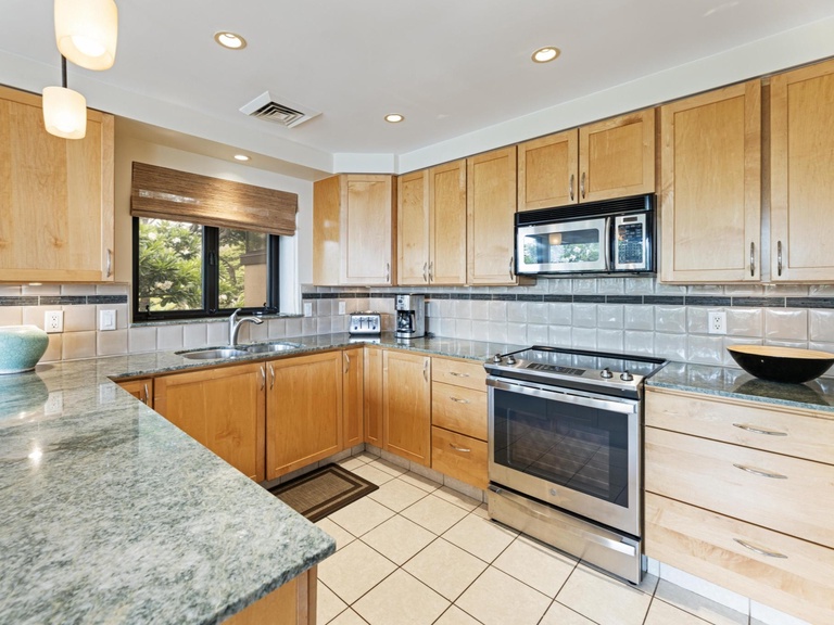 Makena Surf C207 Beachfront Resort 2