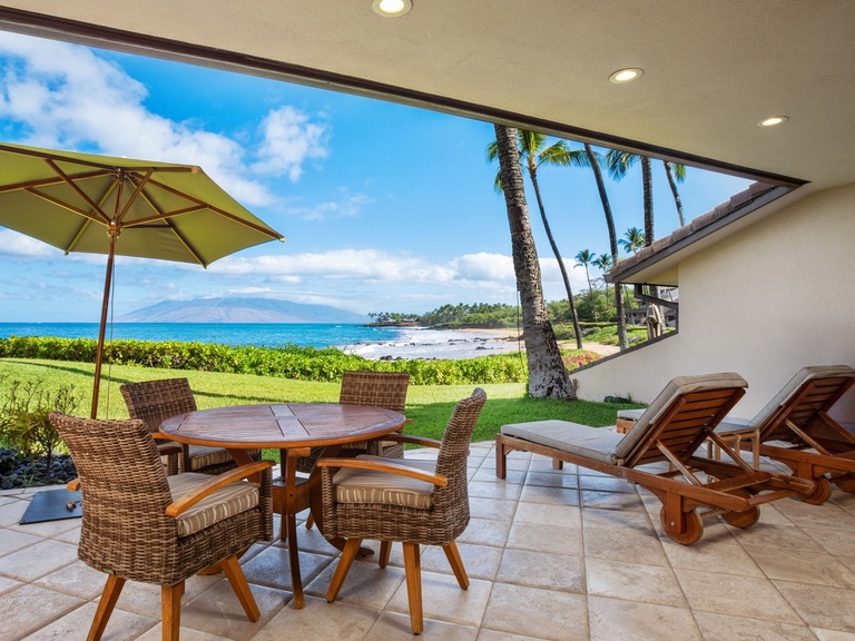 Makena Surf E102 Beachfront Resort