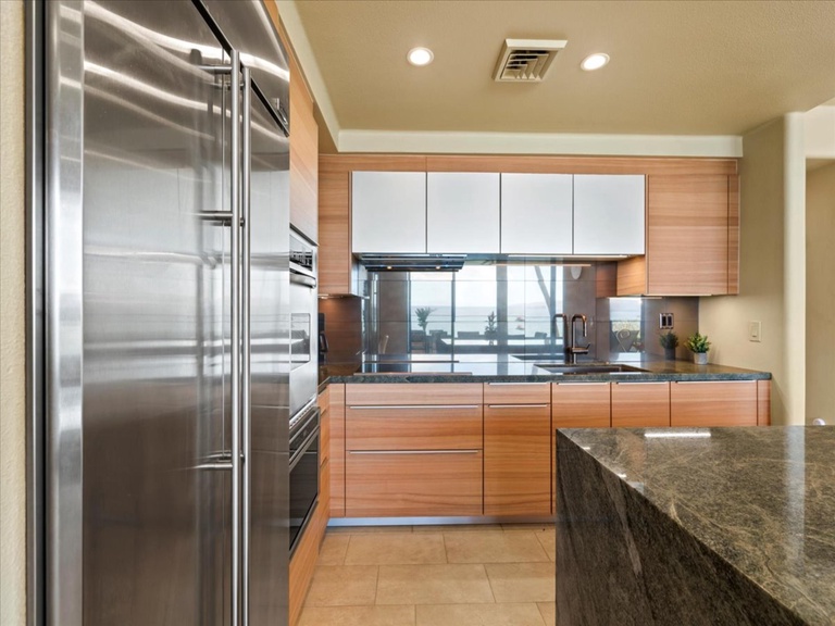 Makena Surf B201 Beachfront Resort 3