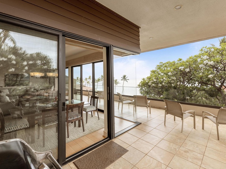 Makena Surf C207 Beachfront Resort Photo