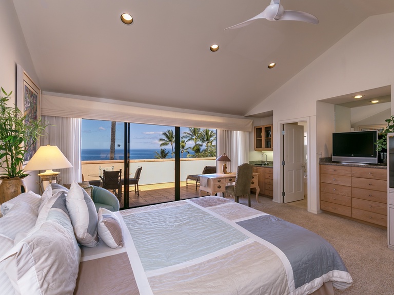 Makena Surf A203 Beachfront Resort 3
