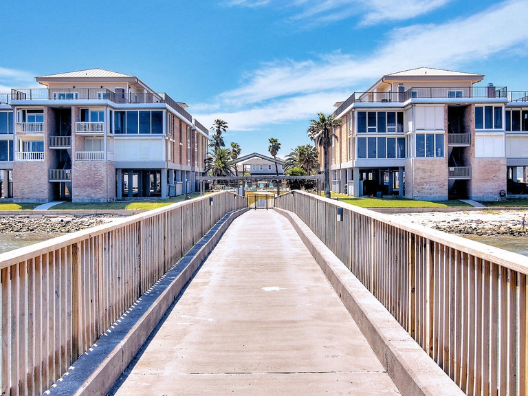 Channelview CV118 | Port A Escapes