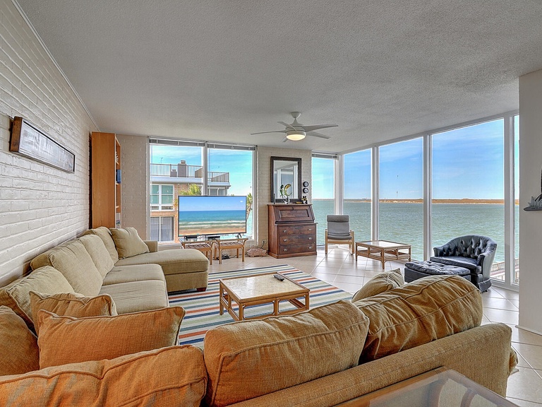 Channelview CV202 | Port A Escapes
