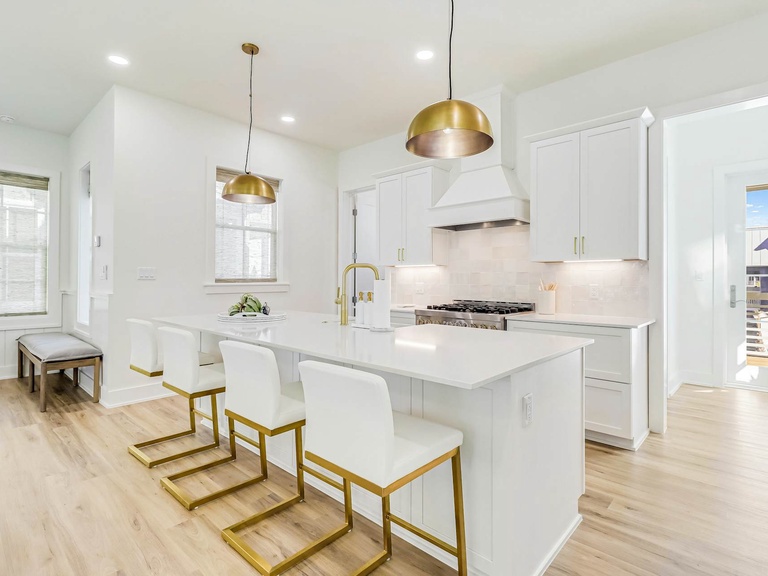 220 Sunrise Avenue 2