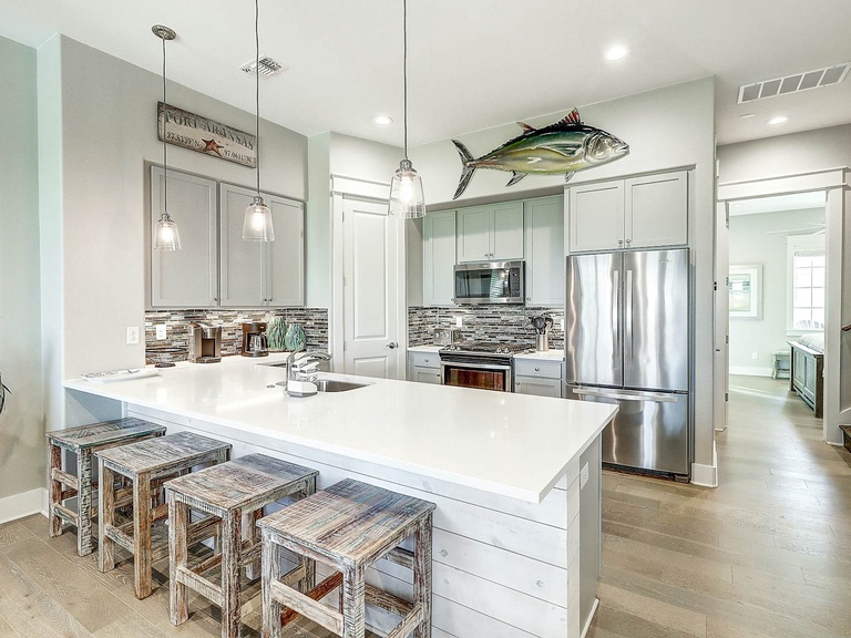 162 Sunset Avenue Photo