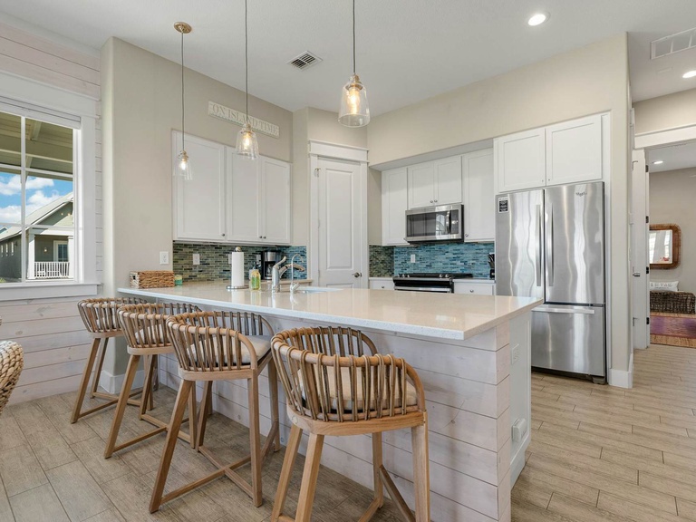 158 Sunset Avenue Photo
