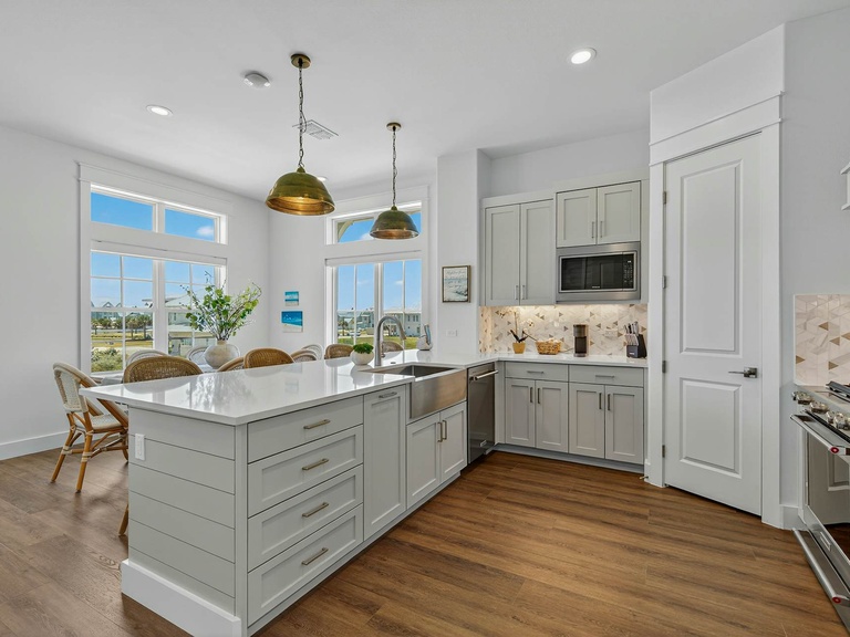 606 Sunset Avenue 2