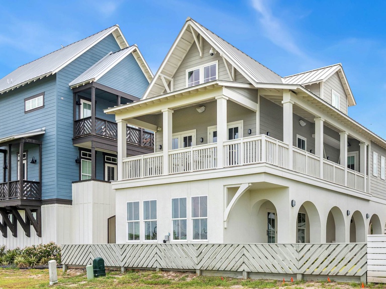180 Sunset Avenue Photo