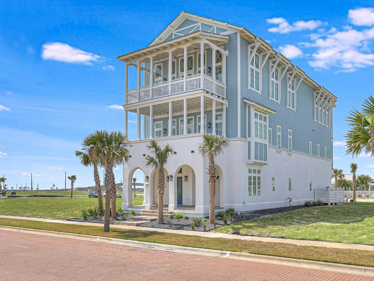 250 Sunset Avenue Photo