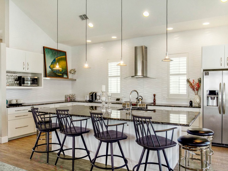 163 Sunset Avenue Photo
