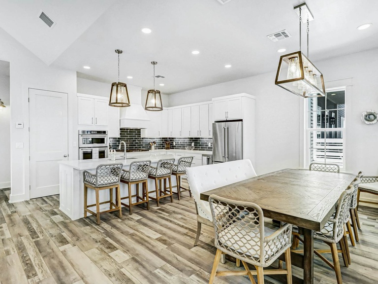 138 Sunset Avenue Photo