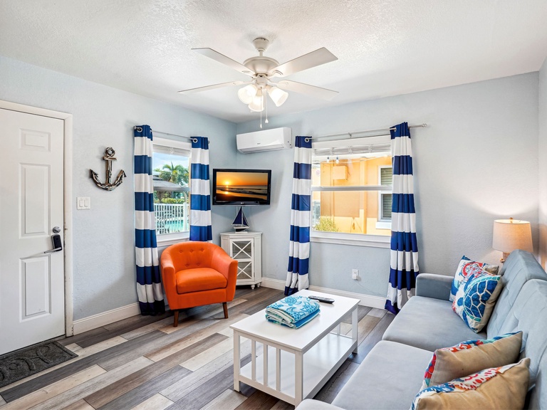 Upham Beach Inn 9 1BR Suite