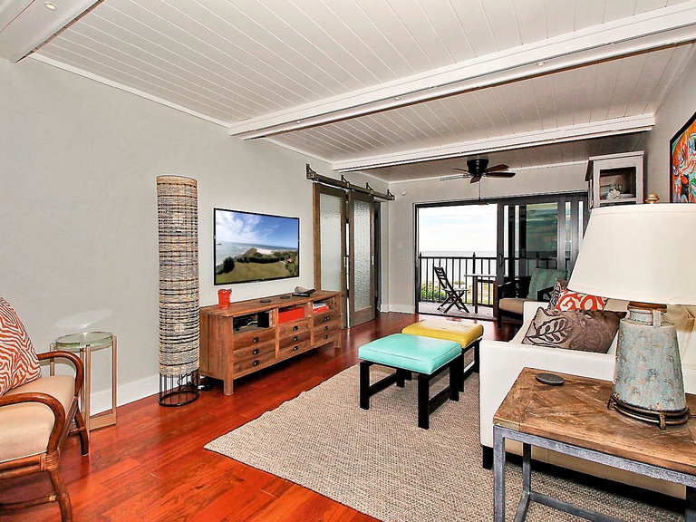 Land's End 7405 Beach Front Premier Resort Rentals