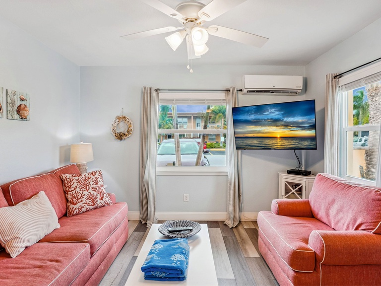 Upham Beach Inn 12 1BR Suite