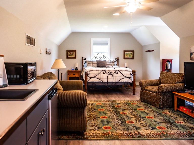 Studio apartment above the garage